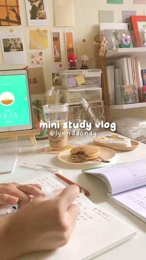 Struktur Teks, Study Vlog, School Study Ideas, Study Desk Decor, High School Life Hacks, Motivation Video, Student Life Hacks, School Organization Notes, Study Ideas