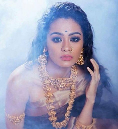 Gayathrie Shankar Latest Stills. Bridal Show, Indian Beauty Saree, India Beauty, Actress Photos, Desi Beauty, Hd Images, Indian Bridal, Beauty Women, A Woman