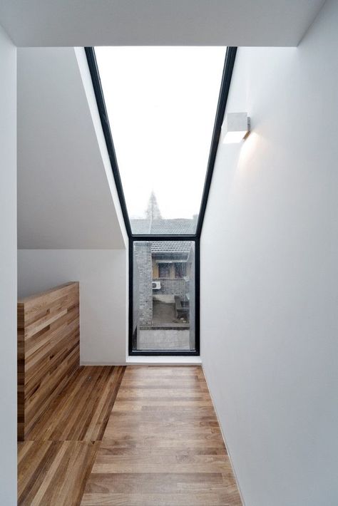 Hallway modern skylight window with black frame - Home Decorating Trends - Homedit Modern Skylights, Skylight Window, Concrete Home, Roof Window, Empty Room, House Extensions, Interior Architecture Design, White Walls, Interior Spaces