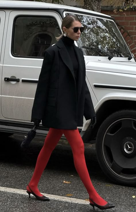 Stockings Outfit Winter, Red Stockings Outfit, Red Pantyhose, Leggings Winter, Red Tights, Stockings Outfit, Friday Outfit, Red Stockings, Stylish Fall Outfits