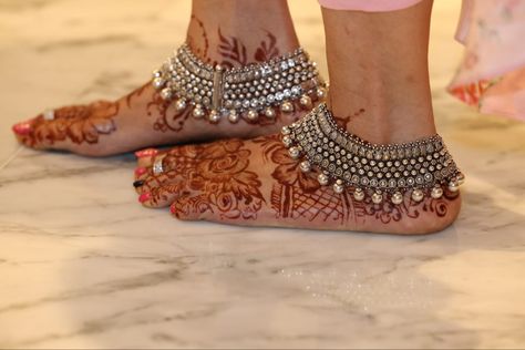 Silver Jwellary, Eagles Quotes, Payal Design, Payal Designs Silver, Silver Anklets Designs, Silver Payal, Anklets Indian, Bridal Anklet, Rajputi Jewellery