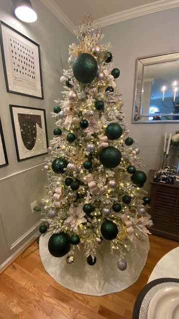 Hunter Green Christmas Tree, Hunter Green Christmas Decor, Emerald Green Christmas Decor, Hunter Green Christmas, Champagne Christmas Tree, Green Christmas Decor, Champagne Christmas, Ashley Nicole, Neutral Christmas Decor