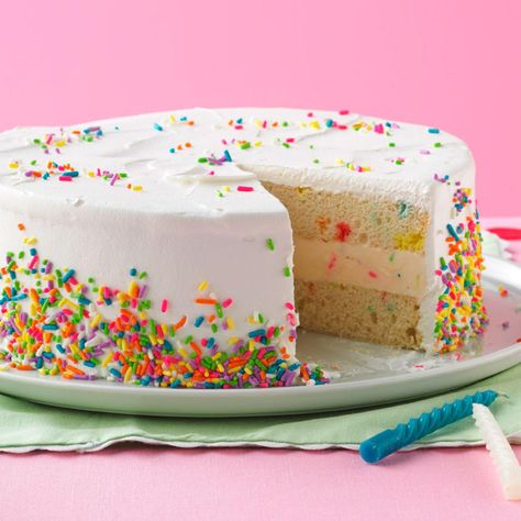 Vanilla Ice Cream Cake Vanilla Ice Cream Cake, Make Ice Cream Cake, Cream Birthday Cake, Birthday Cake Ice Cream, Easy Ice Cream Cake, Homemade Ice Cream Cake, Cream Cake Recipe, Make Birthday Cake, Ice Cream Birthday Cake