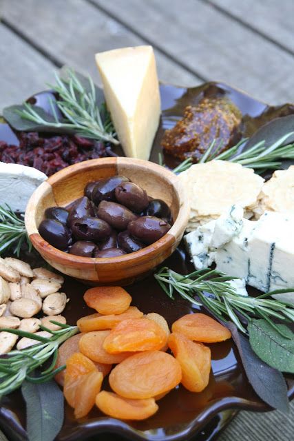 Tips for the perfect cheese platter/ Finding the Extraordinary in the Ordinary Cheese Course, Healthy Halloween Snacks, Food Bars, Antipasto Platter, Wine And Cheese Party, Cheese Party, Cheese Platter, Party Platters, Think Food