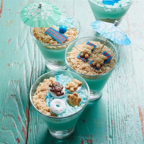 Sand Cups I "Fun for picnics, the kids make it and clean up, so easy!! We used a bucket and shovel to serve." Adult Pool Party Decorations, Snack Bucket, Pudding Cups, Baking With Kids, Healthy Meals For Kids, Summer Treats, Plastic Cups, Kids Snacks, Cooking With Kids