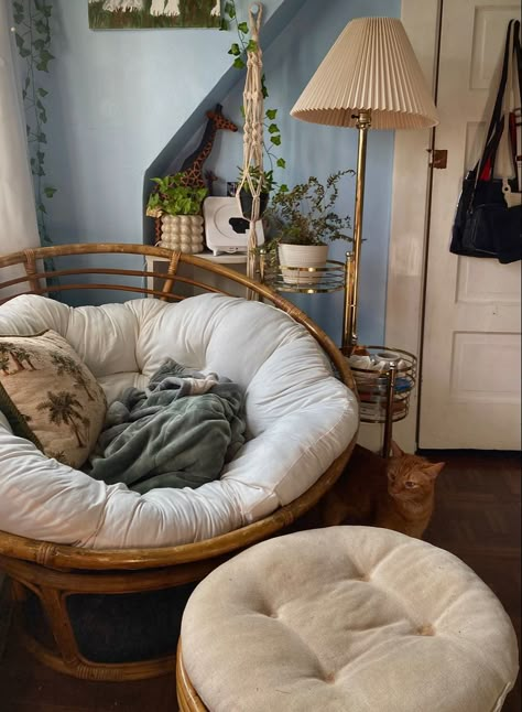 Comfy Room Corner, Comfy Bedroom Chairs Cozy Corner, Living Room With Bean Bags, Bean Bag Room Ideas, Corner Cozy Nook, Chair For Bedroom Cozy Corner, Bean Bag Corner, Cozy Room Corner, Bedroom Walls Ideas