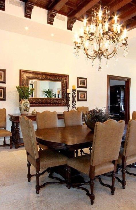 Peaceful House, Dining Room Furniture Design, Spanish Home Decor, Hacienda Style Homes, Classic Dining Room, Interior Design Per La Casa, Mexican Home Decor, Mexican Home, Tuscan House