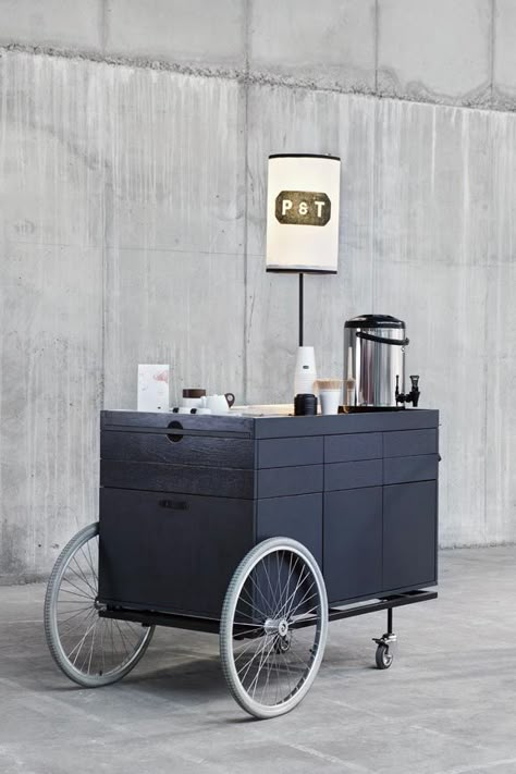 Mobile Tea Station for P & T by Fabian von Ferrari, Photography by Damiano Nava. Tea Truck Ideas, Ferrari Photography, Beer Cart, Coffee Booth, Mobile Kiosk, Coffee Bar Wedding, Gerobak Dorong, Coffee Food Truck, Corner Coffee