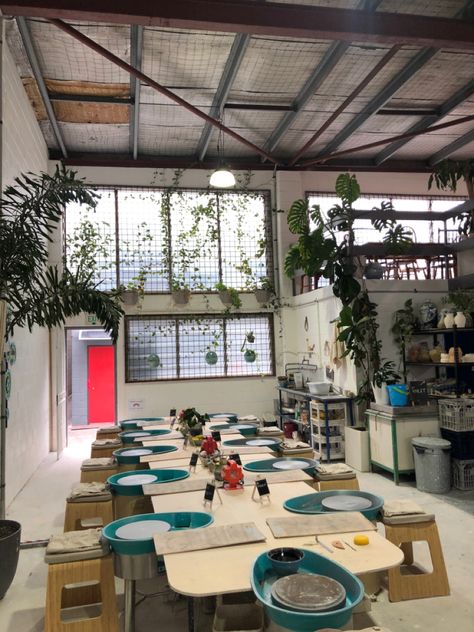 Pottery Studio Architecture, Ceramic Studio Design, Ceramic Studio Aesthetic, Ceramic Studio Layout, Ceramic Studio Ideas, Pottery Studio Layout, Home Ceramic Studio, Home Pottery Studio, Classroom Interior