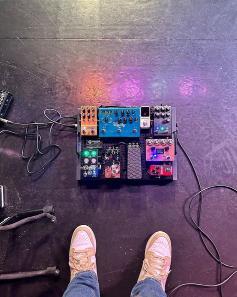 Guitar Pedal Board, Guitar Pedal Boards, Pedal Boards, Guitar Obsession, Guitar Photography, Pedal Board, Guitar Pedal, Music Culture, Rock N’roll