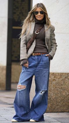 Baggy Jeans Street Style, Gitta Banko, Wide Leg Jeans Outfit, Baggy Jeans Outfit, Getting Bored, Mode Hippie, Jeans Outfit Casual, Jeans Outfits, Mode Boho