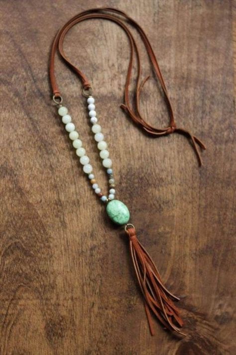 63 Marvelous DIY Jewelry Ideas For Women’s Green Stone Pendant, Coin Earrings, Necklace Craft, A Necklace, Diy Schmuck, Leather Necklace, Halle, Jewelry Projects, Diy Necklace