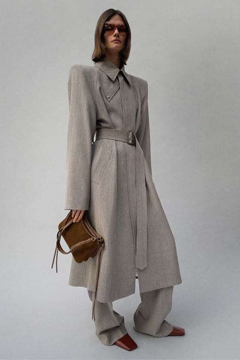 Minimalism Clothes, Leather Sweater, Wardrobe Building, Cape Style, Unique Styling, Winter Mood, Times New Roman, Phoebe Philo, Fashion Gowns