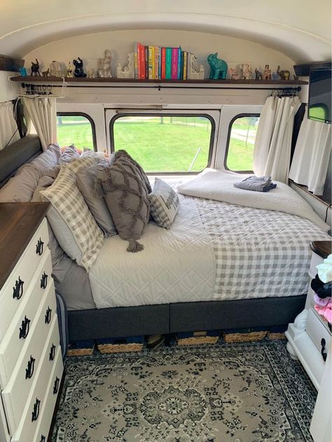 School Bus Conversion Interiors, Clean Organized House, Bus Build, House Bus, School Bus Tiny House, School Bus Camper, School Bus House, Glamper Camper, Bus Ideas