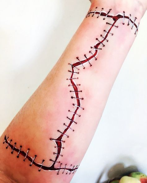 Fake Scar Tattoo, Halloween Face Ideas, Hand Painting Ideas, Fabric Tattoo, Hand Makeup, Hand Doodles, Creepy Tattoos, Horror Makeup, Halloween Makeup Inspiration