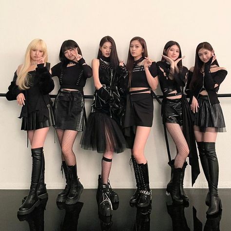 Stage Outfits Group, Gidle Stage Outfits, Kpop Boots, Mv Outfits, I Love Girls, Stage Outfits, G I Dle, Kpop Girl Groups, Short Girls