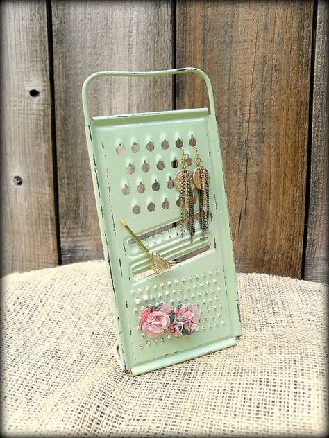 Repurposed Kitchen, Take Up Space, Upcycle Repurpose, Diy Jewelry Holder, Old Sewing Machines, Island Decor, Cheese Grater, Repurposed Items, Earring Holder