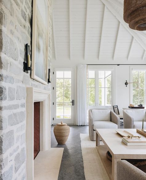 White Vaulted Ceiling, Vaulted Ceiling Ideas, Cabin Style Homes, Vaulted Ceiling Living Room, Kate Marker Interiors, Nantucket Home, Morning Room, Cottage Living Rooms, Farmhouse Living Room