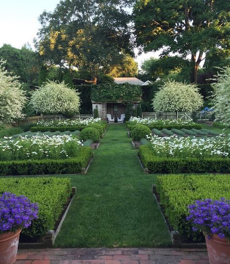 Ina Garten's garden Vegetable Garden Border, Gardens Vegetable, Garden Border, Potager Garden, Balcony Plants, Formal Garden, Garden Images, Have Inspiration, Formal Gardens