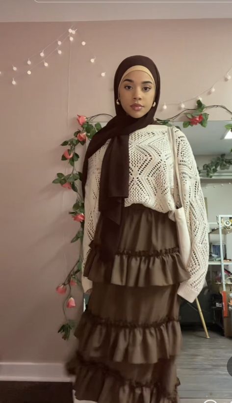 Hijabi Skirt Outfits, Modest Clothing Muslim, Xmas Fits, Hijabi Drip, Hijabi Muslimah, Sanrio Outfits, Outfits Muslim, Muslim Outfit, Boho Fits