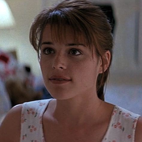 Sydney Scream, Sydney Prescott, Sidney Scream, 2000s Makeup Looks, Scream Characters, Sidney Prescott, Scream Movies, Scream 1, What's Your Favorite Scary Movie