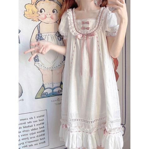 Aesthetic Pajamas, Princess Sleepwear, Spoiled Girl, Era Dresses, Cute Nightgowns, Princess Nightgowns, Victorian Era Dresses, Vintage Sleepwear, Casual Sleepwear