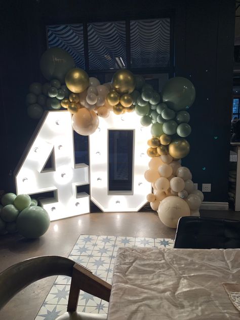 40th Birthday Hall Decorations, 40 Light Up Numbers, Mam Birthday, 40th Party Decorations, Football Birthday Cake, Birthday Lights, Garden Backdrops, Birthday Garland, Outdoor Birthday