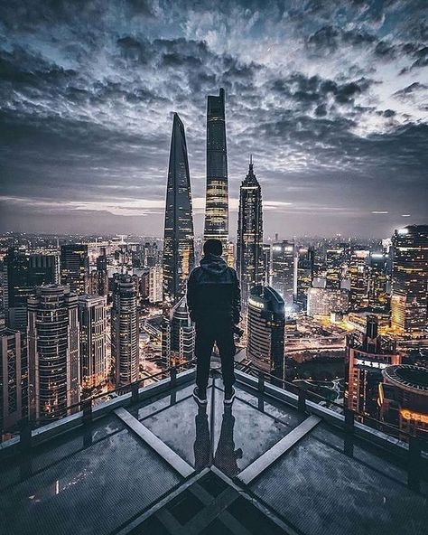 Extreme Parkour, World Is Mine, Night Landscape, Bad Guys, City Wallpaper, 판타지 아트, City Photography, Parkour, City Aesthetic