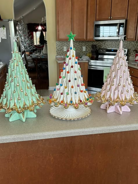 Ceramic Lava Christmas Trees, Pottery Trees, Ceramic Trees, Downstairs Living Room, Vintage Christmas Trees, Christmas Outdoors, Vintage Ceramic Christmas Tree, Christmas Tree Collection, Ceramic Tree