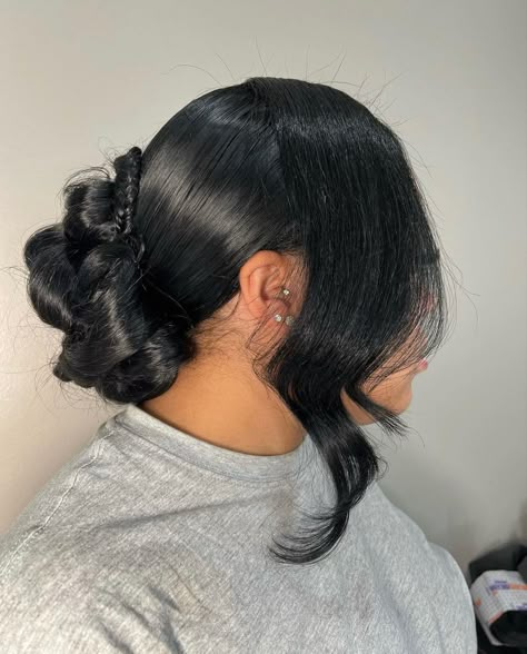 Silk Press Low Bun, Updo Elegant Hairstyles, Multi Hairstyles, Hair Expo, Pressed Natural Hair, Silk Press Natural Hair, Clip Hairstyles, Blowout Hair, Hair Appointment