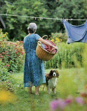 Hanging laundry outside on the clothes line span from the 50's-60's_70's for me. Nothing smells any better than clothes brought in from drying in the fresh air. Deniece M.McDaris Country Scenes, Farms Living, Old Woman, Grandmas House, Country Charm, Country Farm, Clothes Line, Country Life, Country Living