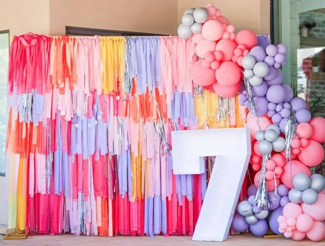 Plastic Tablecloth Backdrop, How To Make Backdrop, Party Backdrop Ideas, Tablecloth Backdrop, Sweet Red Poppy, Diy Tablecloth, Diy Birthday Backdrop, Streamer Backdrop, Diy Photo Backdrop