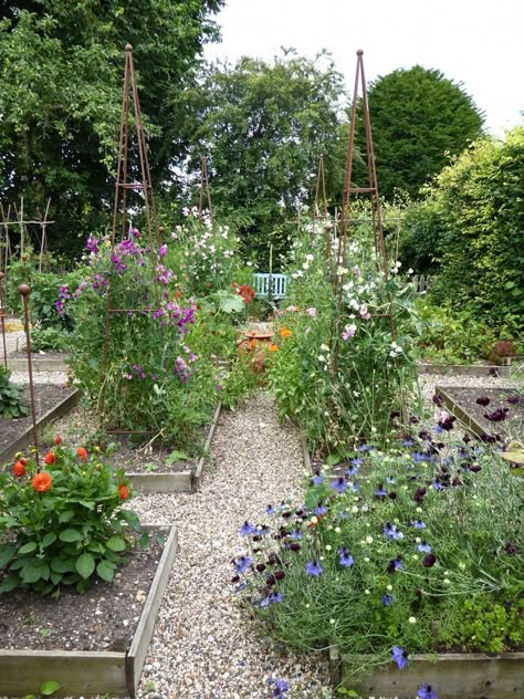 For more of this vegetable garden filled with flowers, see Behind the Hedges: Catherine Horwood’s Hidden Kitchen Garden. Hidden Kitchen, Potager Garden, British Garden, Garden Types, Veg Garden, Vegetable Garden Design, Veggie Garden, Garden Cottage, Edible Garden