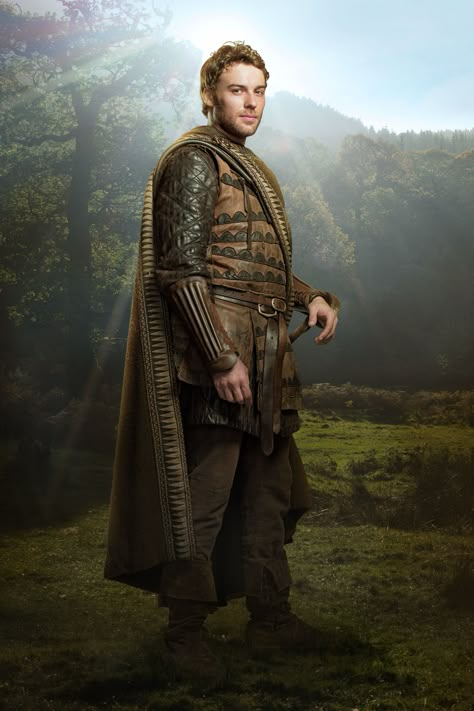 Camelot - Promo                                                                                                                                                                                 Mais Knight Of Camelot Aesthetic, Light Short Hair, Medieval Rich Man, Medieval Knight Portrait, Beric Dondarrion, Medieval Man Face Claim, Peter Mooney, Medieval Men Painting, Medieval Male