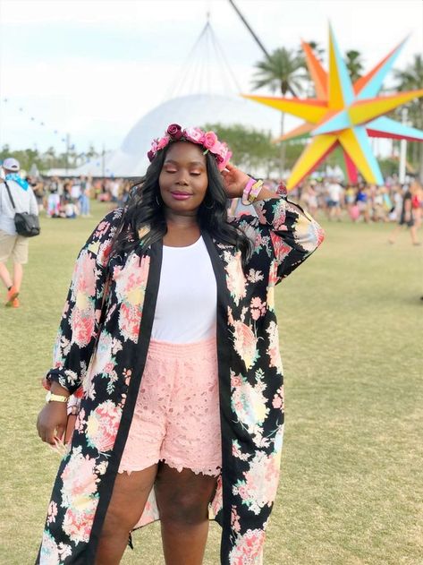 Plus Size festival outfit idea My First Coachella Experience: What I Wore & Did | Stylish Curves Plus Size Festival Outfit Summer, Music Festival Outfits Plus Size, Coachella Outfit Ideas Plus Size, Plus Size Festival Fashion, Plus Size Coachella Outfit, Festival Outfit Plus Size, Job Uniform, Electro Festival Outfit, Wide Skirts