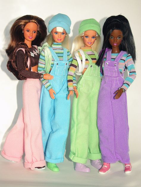 LOVED these ones!!! My favorite was the green one but you could never find it in stores, I had to settle for the blue and pink ones #90skidprob #spoiledbarbielover Blue Barbie, Barbie 80s, Barbie 90s, Childhood Memories 90s, Fall Fashion Skirts, Barbie Sisters, Barbie Outfits, Barbie Skipper, Im A Barbie Girl