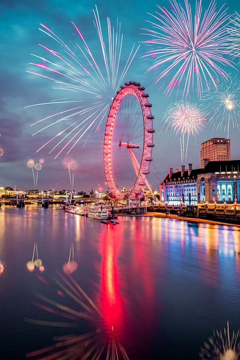 Bank holidays in the UK in 2022 and 2023 | Expatica Happy Bank Holiday Monday, Fireworks In London, Easter Monday, 15 April, New Year’s Day, 1 January, 1 August, May Days, Platinum Jubilee