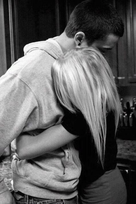 That feeling you get when you hug him and don't want to let go >>> Tall Boyfriend, Love Hugs, Online Dating Apps, Dont Let Go, Teenage Love, Teen Love, Couple Relationship, Boyfriend Goals, Couples In Love