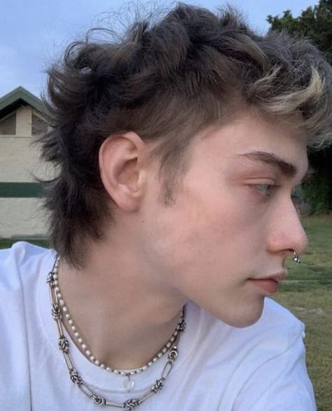 @satanroman on insta Men’s Haircut Buzzed Sides, Undercut Men Short Hair, Skater Mullet, Trendy Mullet, Mullet Haircuts, Haircuts For Boys, Men Haircut Curly Hair, Mullet Haircut, Men Haircut Styles