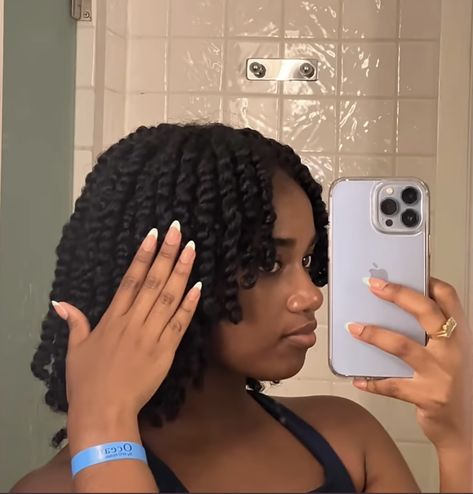 Style Mini Twists, Hairstyle Cute, Protective Hairstyle, Welcome Back To My Channel, Mini Twists, Beautiful Person, Welcome Back, Natural Hair, Style Me