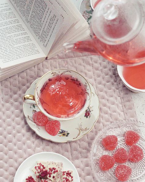 Tea Gif, Glace Fruit, Books And Tea, Pretty Drinks, Pastel Aesthetic, High Tea, Tea Lover, Pretty Food, Pink Aesthetic