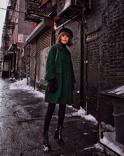 Slytherin Outfit Ideas, Baret Outfit, Slytherin Outfit, Jenny Cipoletti, Green Academia, Green Wool Coat, Black Turtleneck Sweater, Green Outfit, Green Coat