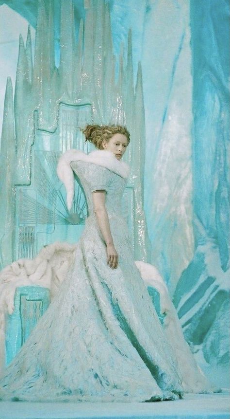 Ice Queen Narnia, Snow Queen Movie, White Witch Narnia, Jadis The White Witch, White Queen Costume, Lion Witch Wardrobe, Narnia Movies, Witch Cosplay, Evil Queens