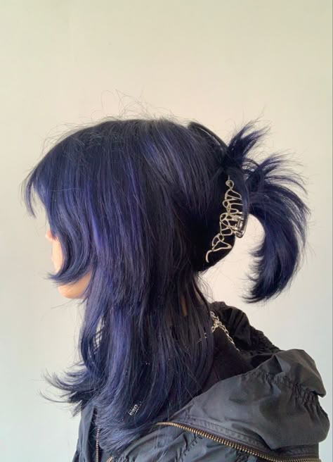 Periwinkle Hair Highlights, Blue Purple Black Hair, Dark Blue And Purple Hair, Hair Colours For Dark Skin, Short Dark Blue Hair, Purple Hair Aesthetic, Blue Purple Hair, Dark Purple Hair, Dark Blue Hair