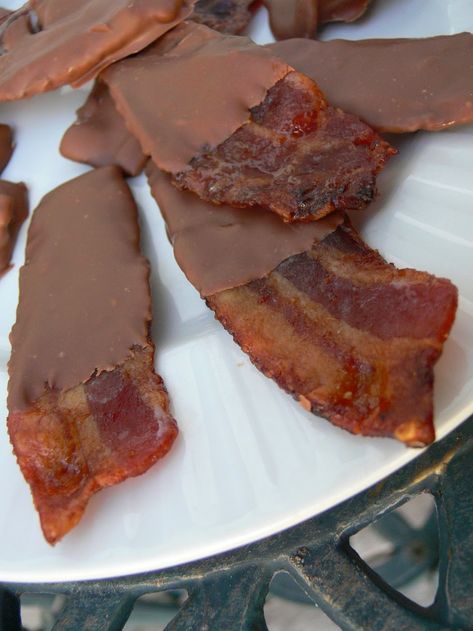 Chocolate Dipped Bacon, Chocolate Covered Bacon, Bacon Dishes, Bacon Dip, Chocolate Bacon, Dipped In Chocolate, Milk Chocolate Candy, Candied Bacon, Favorite Comfort Food