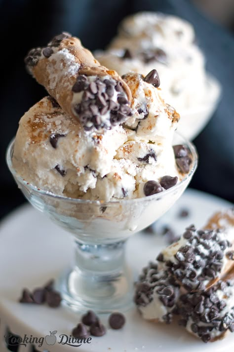 Cannoli Ice Cream, Fresh Ricotta, Cheesecake Oreo, Flavored Ice, Ice Cream Maker Recipes, Homemade Ice Cream Recipes, Flavor Ice, Ice Cream Popsicles, Cream Desserts