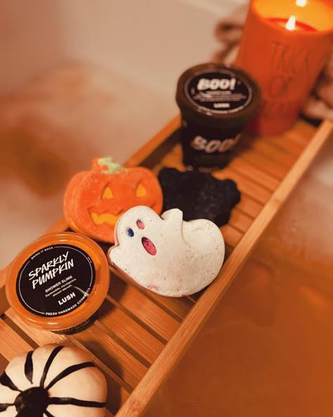 Fall Bath Aesthetic, Lush Halloween, October Goals, Halloween Core, Bath Jellies, Fall Core, Halloween Bath, Cozy Bath, Boo Baskets