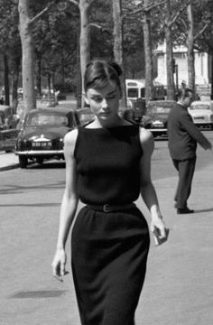 Audrey Hepburn Style Outfits, Audrey Hepburn Outfit, Wedding Dress Black, Audrey Hepburn Style, Hepburn Style, Look Retro, Stil Elegant, Outfit Trends, Moda Vintage