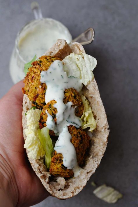 Crispy vegan falafel patties, air-fried with minimal oil, served in pita pockets. Perfect for healthy meal prep and busy weeknight dinners. Falafel Pita Pockets, Pita Pocket Recipes Lunches, Delicious Wraps, Vegan Falafel Recipe, Pita Pocket Recipes, Vegan Falafel, Falafel Pita, Pita Pockets, Falafel Recipe