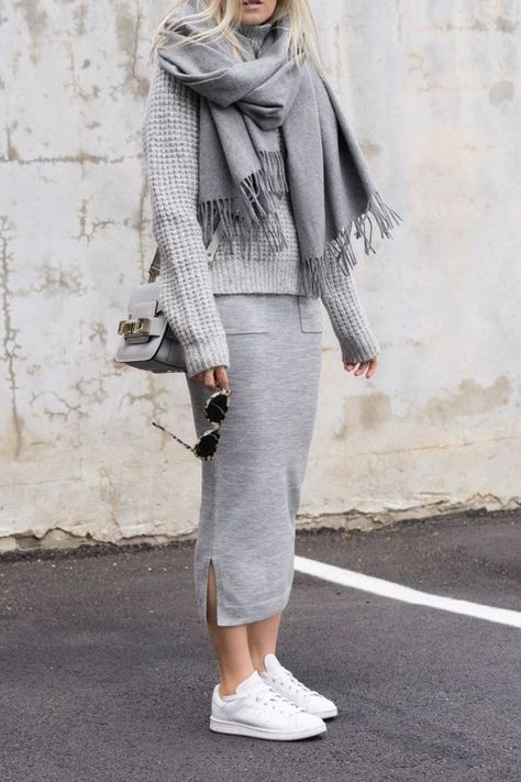 71a58e8cb75904f24cde464161c3e766desc51188548ri Minimal Stil, Outfits Leggins, Grey Knitwear, Minimalist Moda, Winter Skirt Outfit, Trendy Skirts, Winter Chic, Outfit Jeans, Grey Outfit